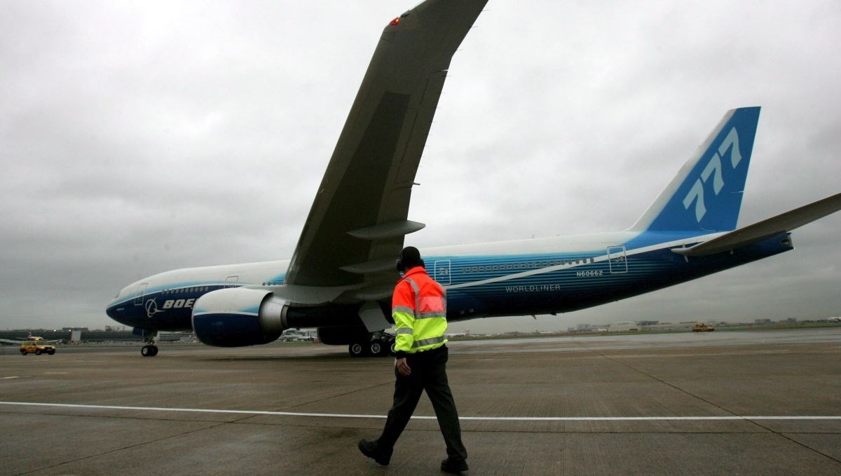 Kamion se zabio u Boeing na londonskom Heathrowu, vozač pomiješao kočnicu i gas