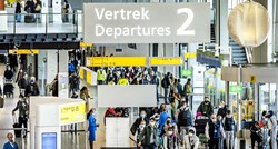 Putnici iz JAR-a zbog novog soja satima čekali na pisti aerodroma u Amsterdamu