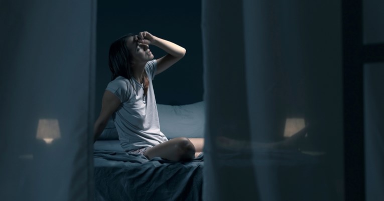 Budite se noću između 2 i 4? Liječnica otkriva moguće uzroke