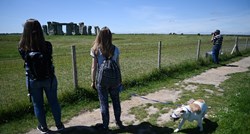 Posjetitelji na solsticij na Stonehenge stigli usprkos restrikcijama