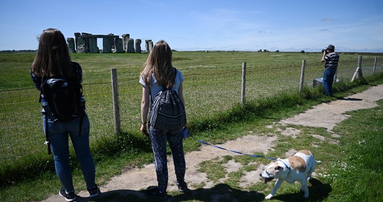 Posjetitelji na solsticij na Stonehenge stigli usprkos restrikcijama