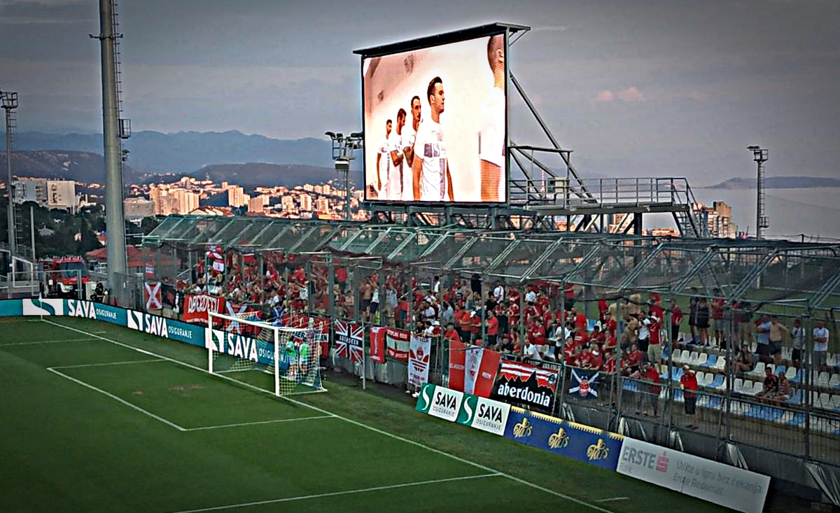 VIDEO Škoti nadglasali Armadu. Riječani pojačali razglas da se gosti ne čuju
