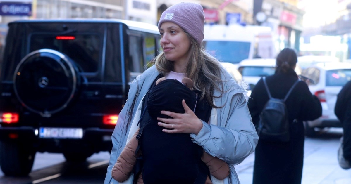 Sanaderova kći Bruna snimljena u centru Zagreba, bila je u šetnji sa sinom