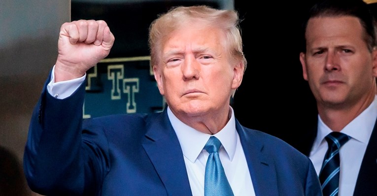 Trump otkrio izvore prihoda, zarađuje od NFT-a, društvene mreže i predavanja