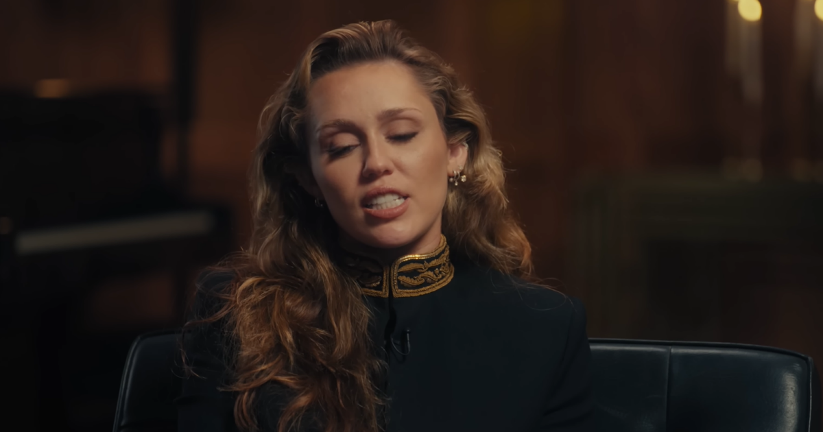 Miley Cyrus 2022. proživjela traumu na koncertu s Dolly Parton: Pukla mi je cista