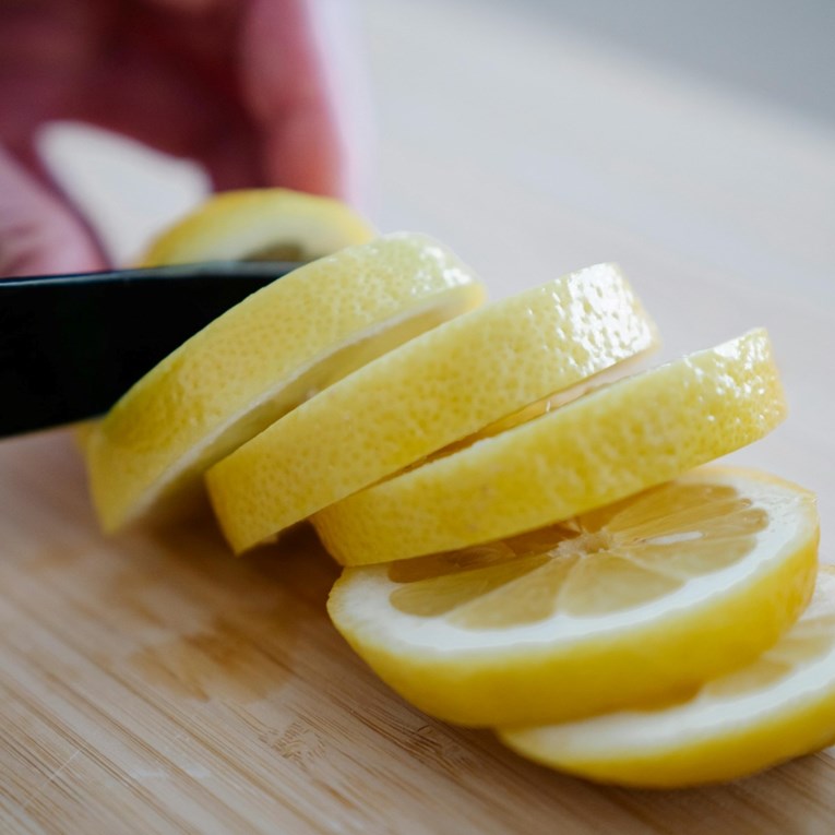 Ako želite povećati unos kalcija, ali ne i piti mlijeko, češće jedite 7 vrsta voća