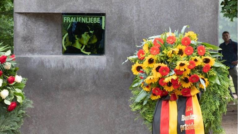 Netko je u centru Berlina pokušao zapaliti spomenik za gej žrtve nacizma