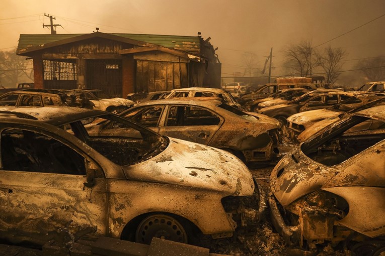 Pasadena nikad nije vidjela ovakvu katastrofu. Čitave četvrti izbrisane s lica zemlje