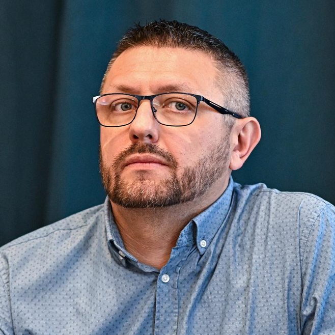 Zviždač: Ženu nisu vezali u vozilu hitne. Polomila kralješke, probijena su joj pluća