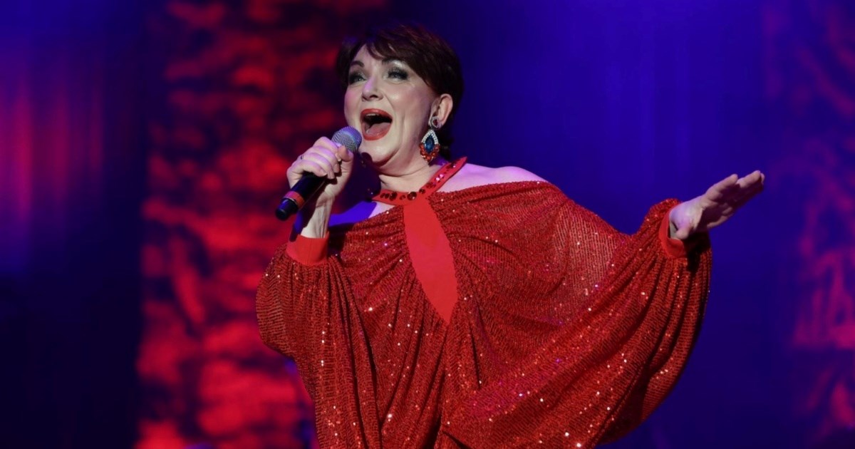 Zorica Kondža nastupila u Lisinskom, tijekom koncerta zagrlila svog supruga