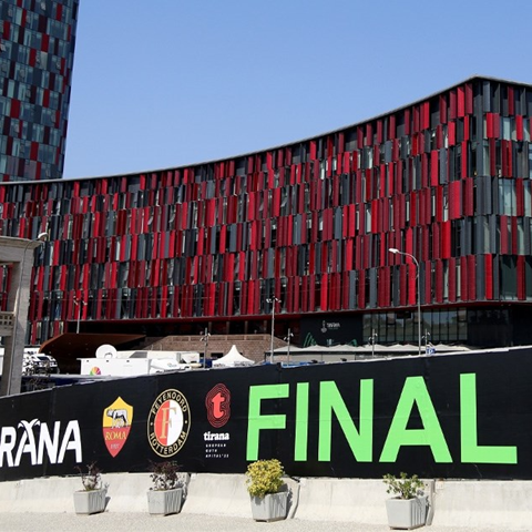 DStv - FUTEBOL IMBATÍVEL! Roma e Feyenoord fazem a grande final da  Conference League, no Air Albania Stadium, um campo neutro, na Albânia.  Para a Roma, vale a importância de ter o