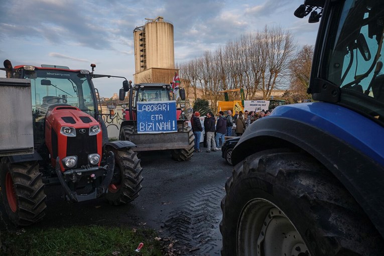 Novi prosvjed protiv Mercosura: 350 traktora na ulicama glavnog grada Francuske