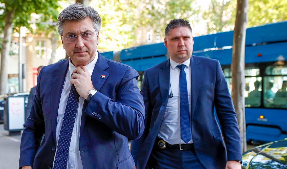 HDZ na Fejsu izvrijeđao Milanovića i cijelu oporbu