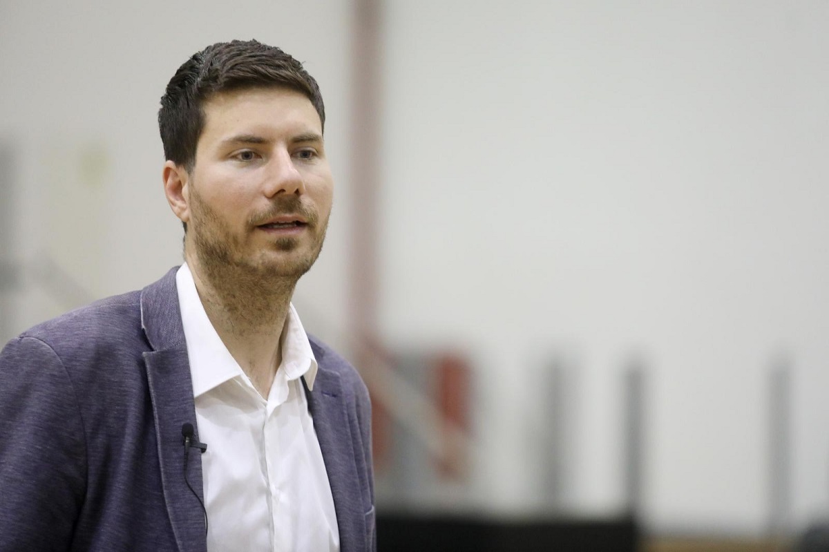 Pernar doživio fijasko na izborima, javio se na Fejsu