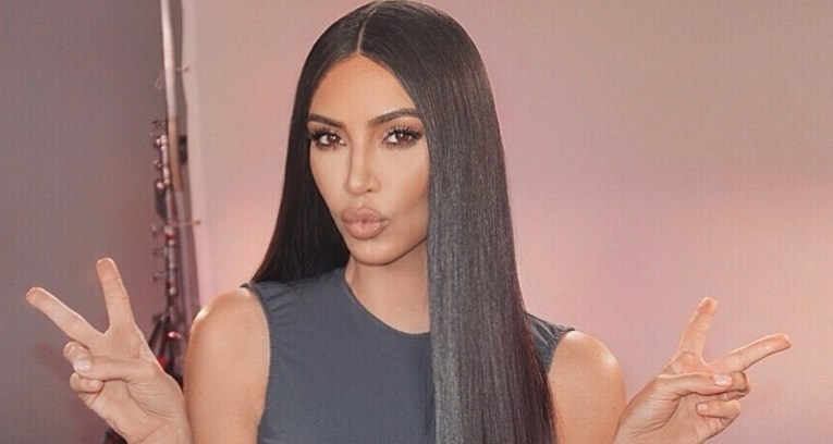 Kim Kardashian se pohvalila fotkom iz djetinjstva i izazvala rat na Instagramu