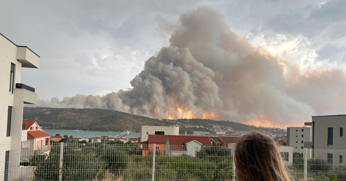 Gori na Čiovu i iznad Orebića
