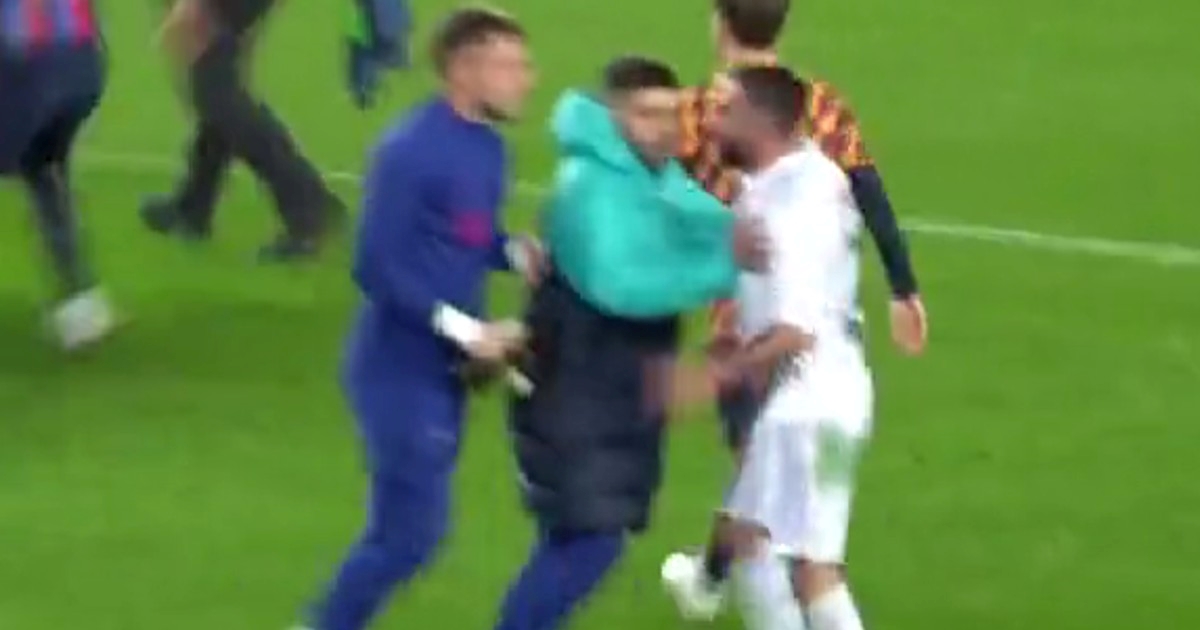 VIDEO Zvijezda Reala zamalo se potukla s 3. golmanom Barce. Rastavljali ih suigrači