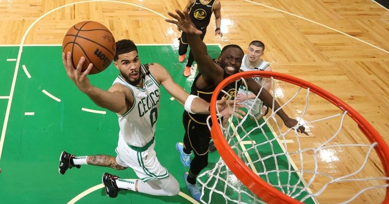Agresivni Celticsi poveli 2:1 u NBA finalu, Stephen Curry se ozlijedio