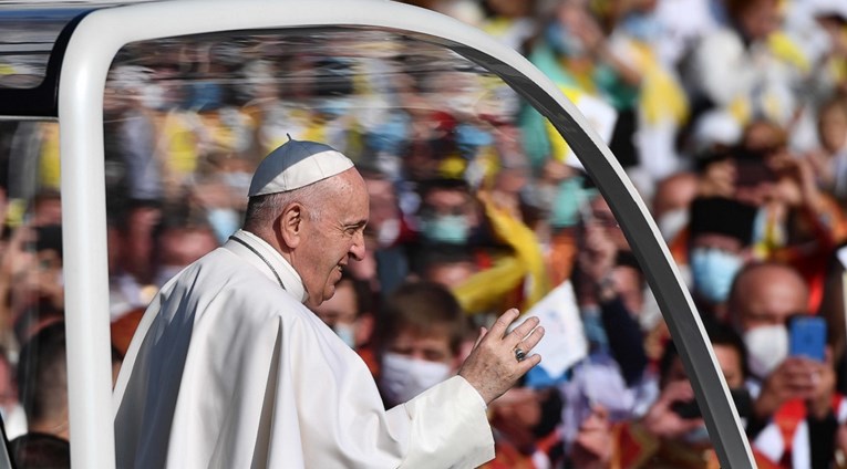 Papa poručio vjernicima u Slovačkoj: Ne koristite križ kao politički simbol
