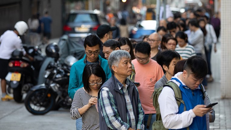 Zatvorena birališta u Hong Kongu, izašao rekordan broj birača