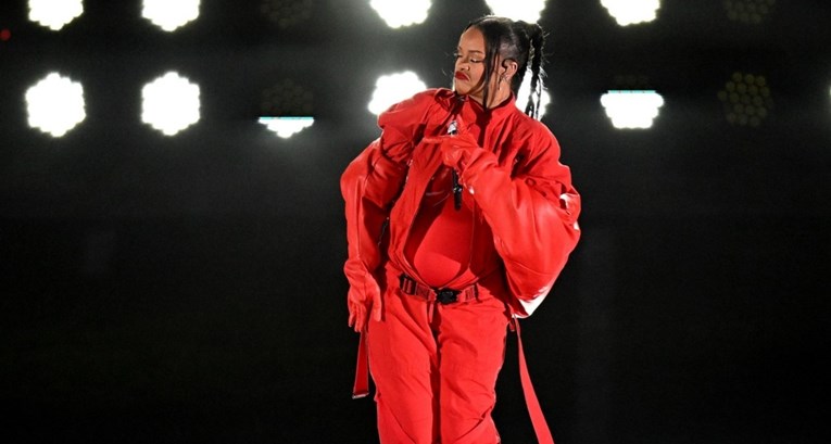 Twitter pao nakon što je Rihanna objavila da je trudna na Super Bowlu