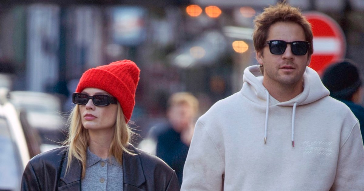 Margot Robbie nosi traperice koje su ponovno in - i tenisice koje mnogi već imaju