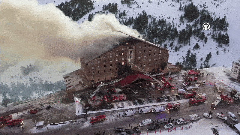 Raste broj mrtvih u požaru hotela na skijalištu u Turskoj. Uhićeni vlasnik i 8 ljudi