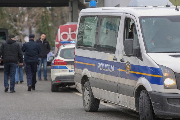 Policiji muškarac jučer ujutro pobjegao kroz prozor zagrebačke bolnice, još bježi