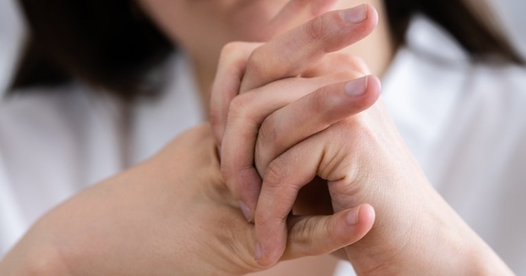 Istina ili mit: Može li pucketanje zglobova uzrokovati artritis?