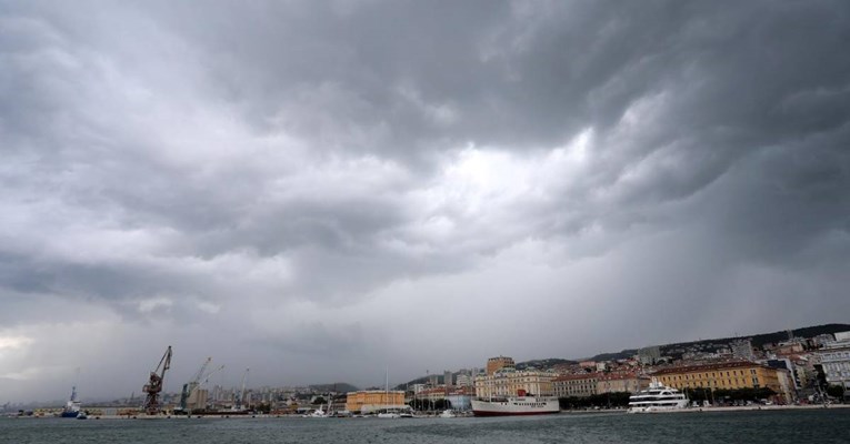 Novo upozorenje DHMZ-a za Dalmaciju: Mogući olujni vjetar i tuča