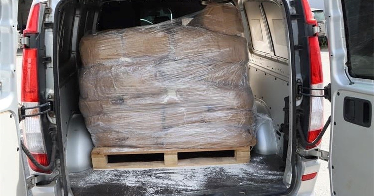 FOTO Policija u kombiju 80-godišnjaka otkrila pola tone ilegalnog duhana