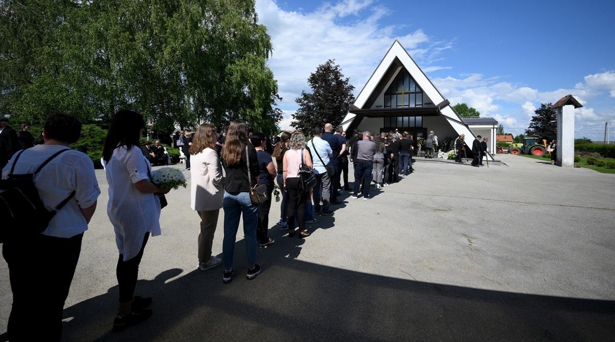 FOTO Stotine ljudi na ispraćaju djevojčice poginule u naletu kamiona