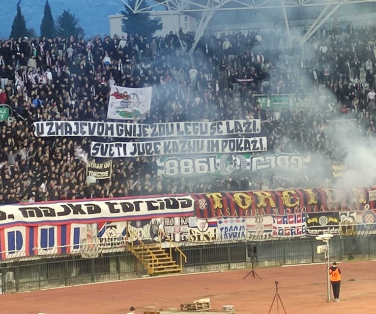 Torcida zapalila oteti transparent navijača Olimpije iz Ljubljane