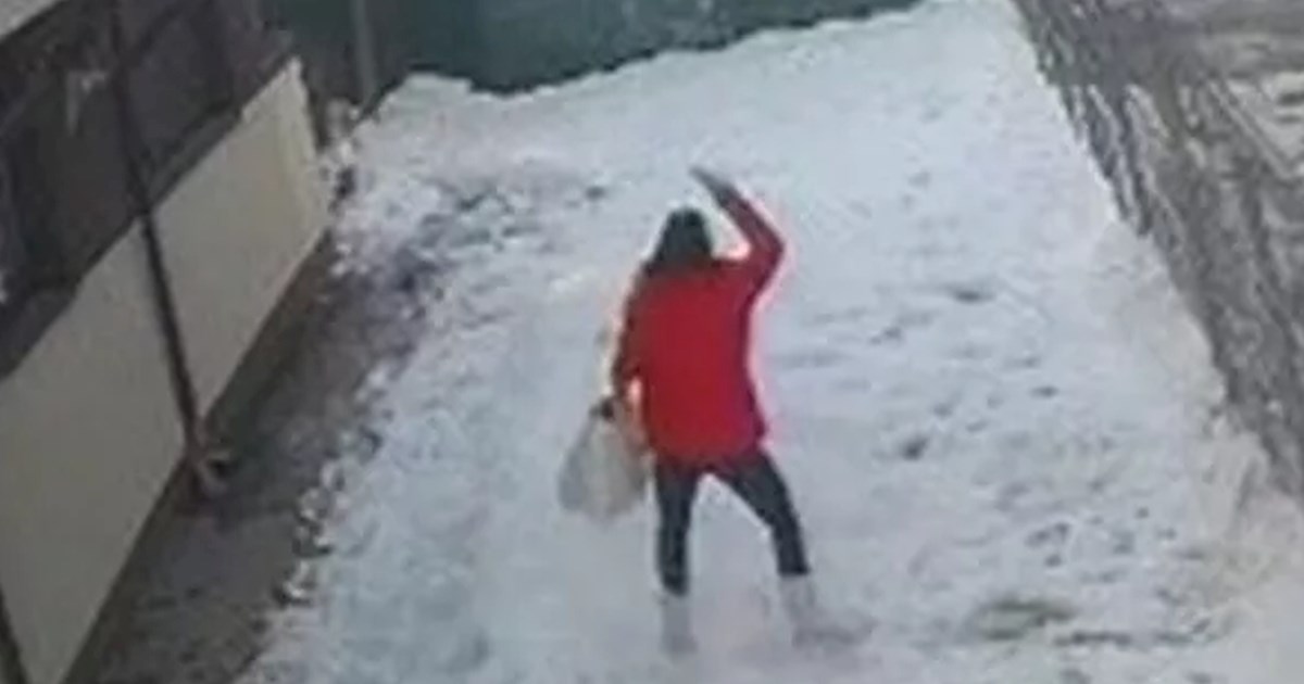 Snimka nadzorne kamere zabilježila smrt žene u Bukureštu na koju je pao komad snijega