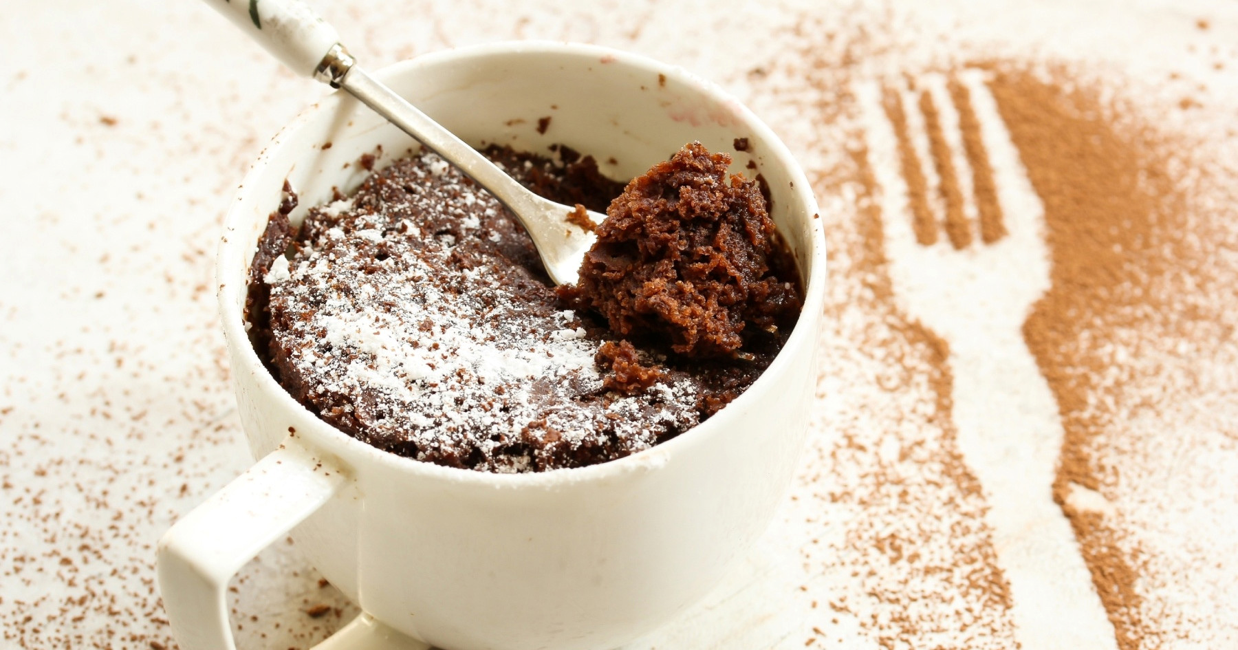 Sočni čokoladni kolač bez miksera i pećnice? Moguće je, imamo i recept