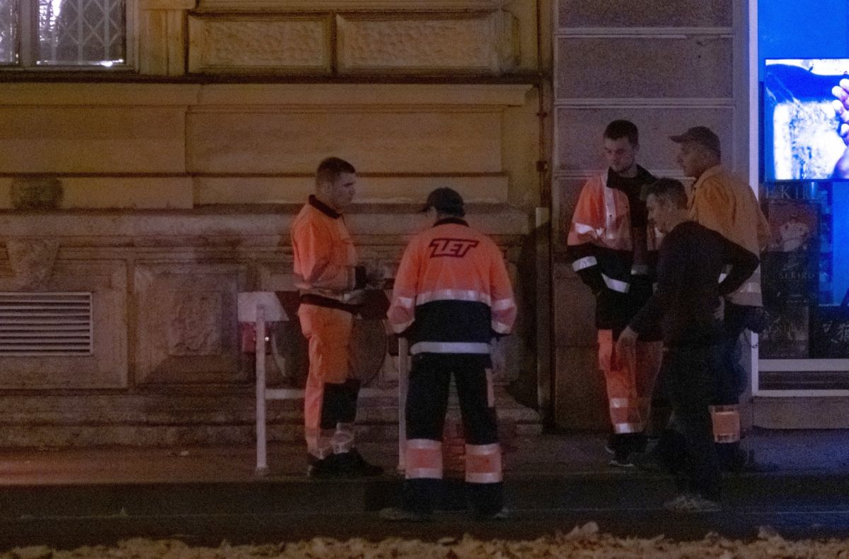 Predsjednički kandidat Bandić proveo noć s radnicima Holdinga, obećao veće plaće