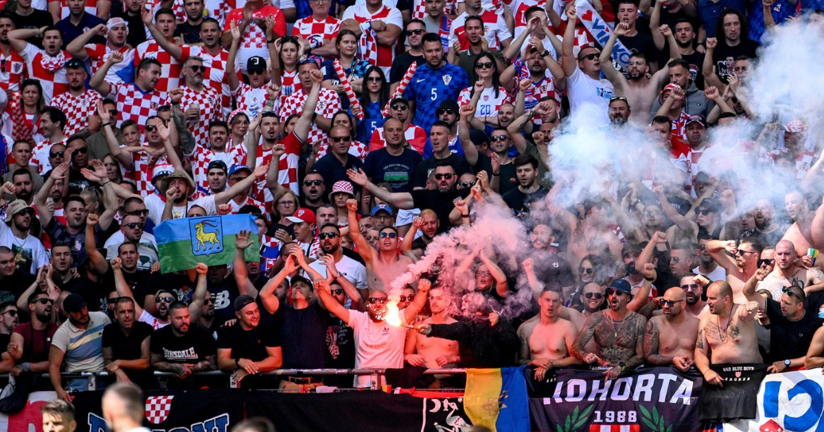 Navijači u Hamburgu unatoč upozorenjima zapalili baklje