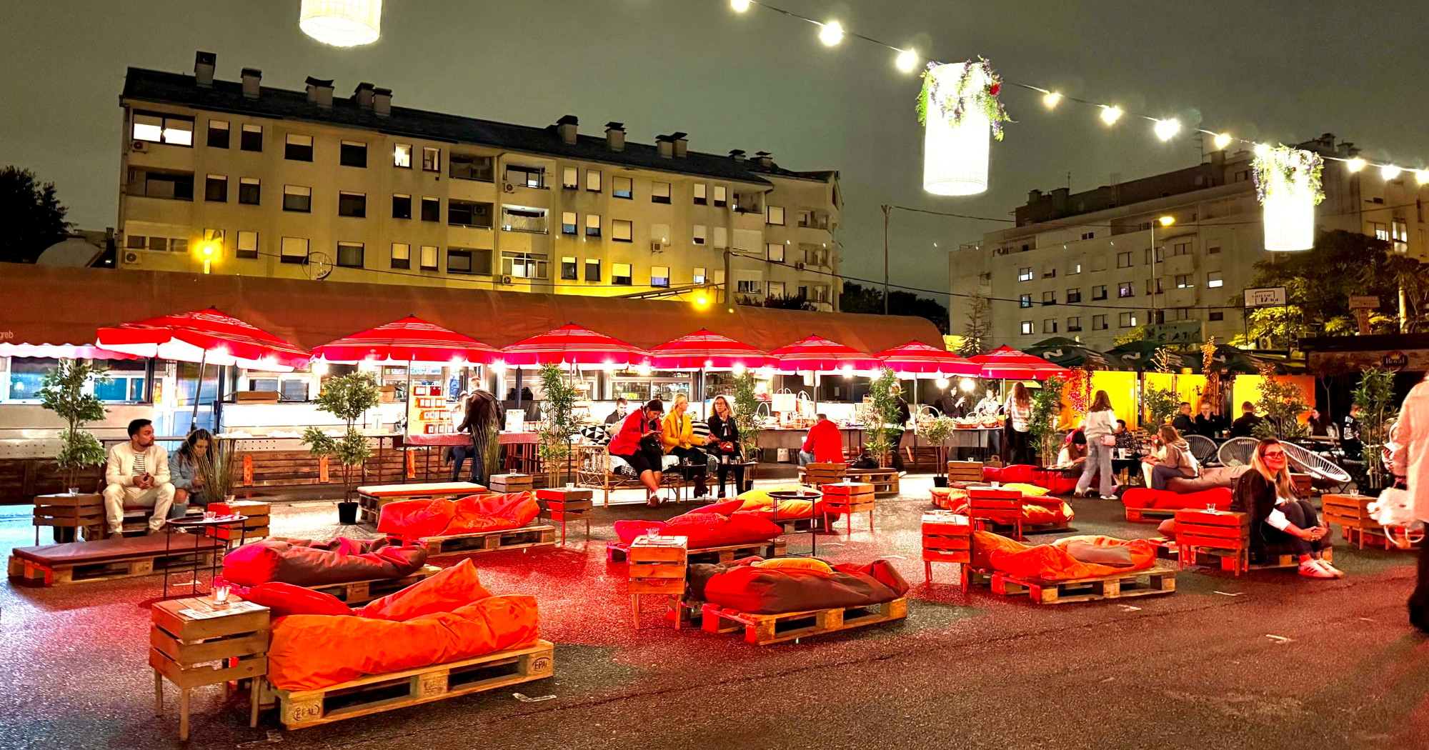 FOTO Plac Mljac oživio Trešnjevački plac noću (unatoč hladnom vremenu)