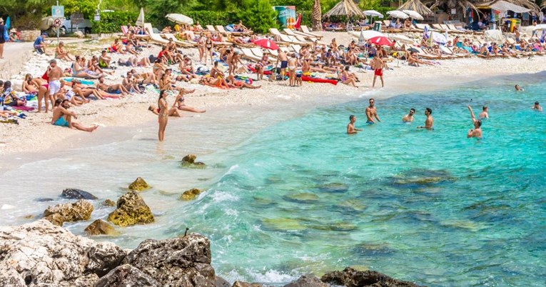 Stranci u Rovinju snimali golu djecu na plaži. Privedeni su