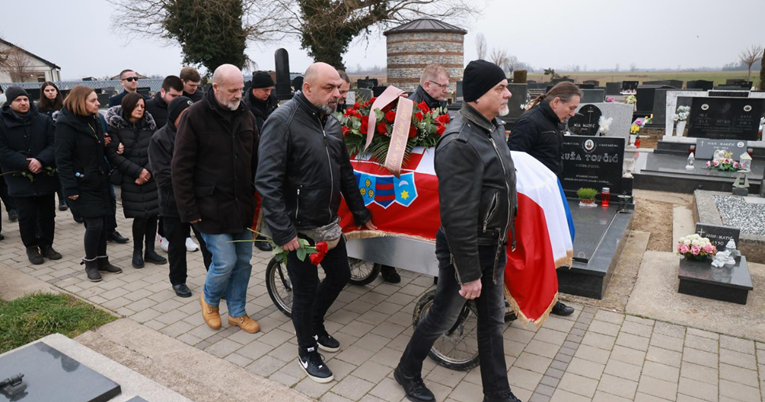 VIDEO Održan je pogreb Slavena Živanovića Žiže, članovi Opće opasnosti nosili lijes