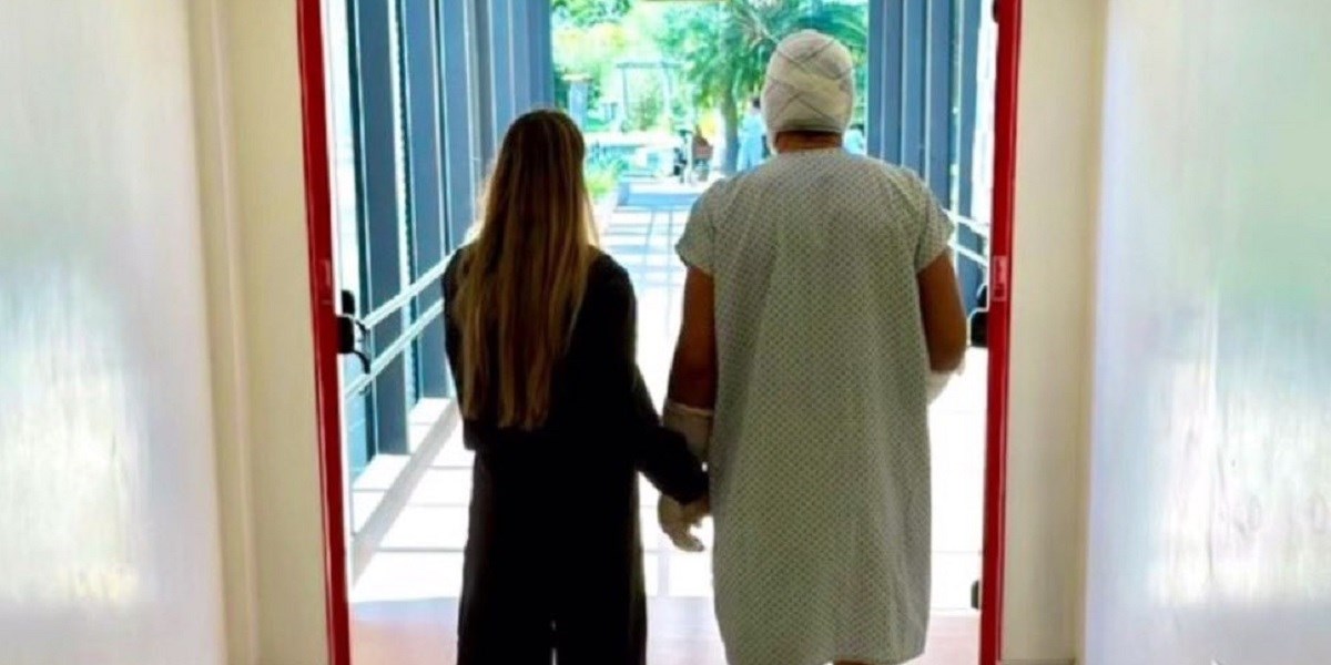 Teško opečena brazilska legenda objavila fotografiju iz bolnice