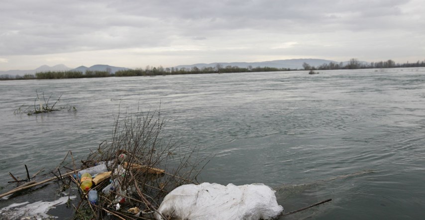 Crna Gora prosvjeduje jer joj iz Albanije stižu strvine zaražene salmonelom