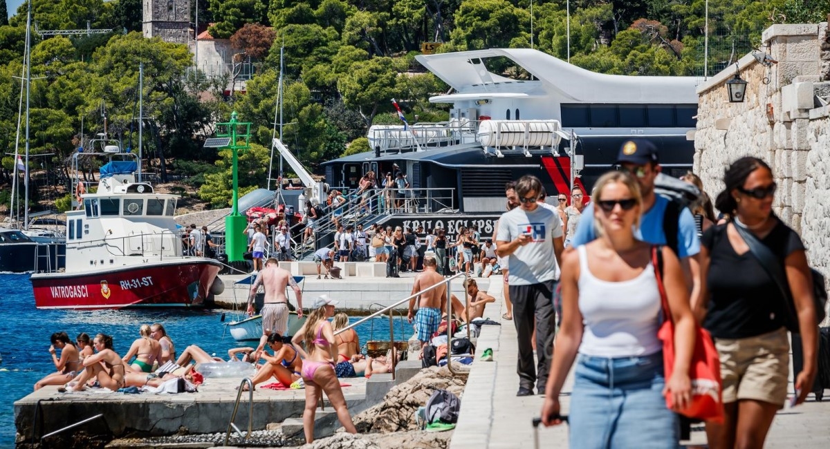 HNB: Ova sezona bit će rekordna, prihodi će porasti najmanje 1.3 milijarde eura