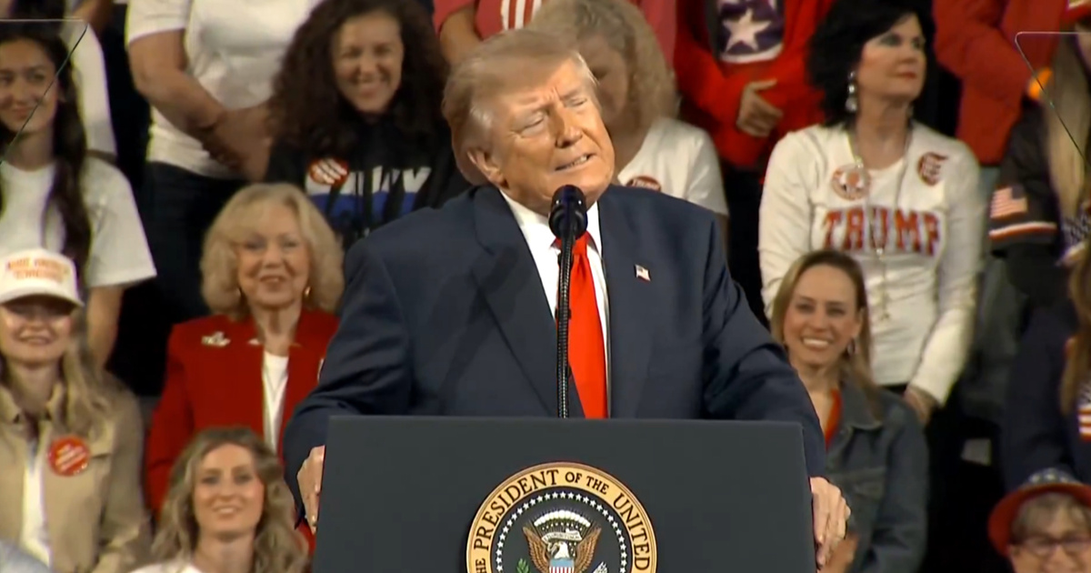 VIDEO Trump pristašama: Mogao bih govoriti najveće gluposti, a vi biste mi pljeskali