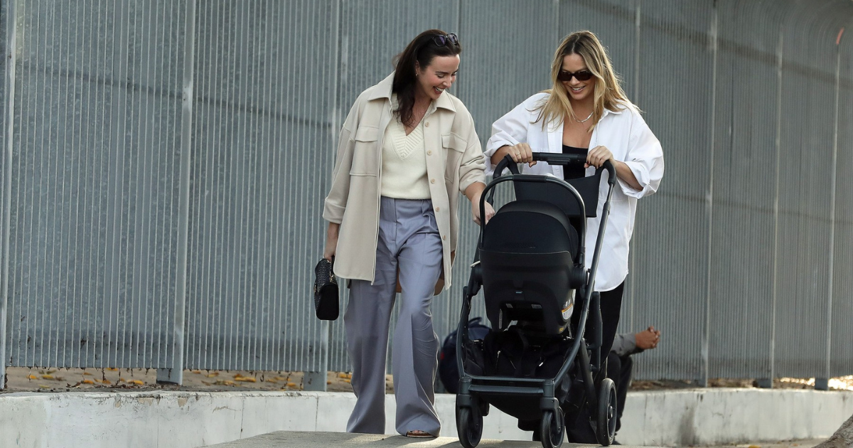 Margot Robbie prvi put snimljena u šetnji sa sinčićem, nije skidala osmijeh s lica