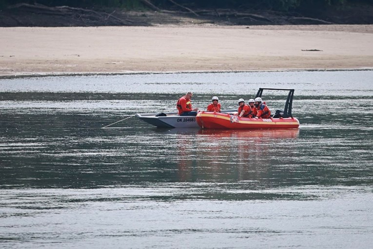 KBC Osijek: Spašeno dijete iz Drave dobro se oporavlja. Policija: Tražimo dječaka (9)