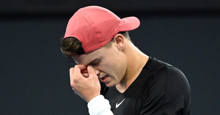 Sedmi tenisač svijeta ispao s turnira, pa majka dobila jezive prijetnje: "Naći ću te"