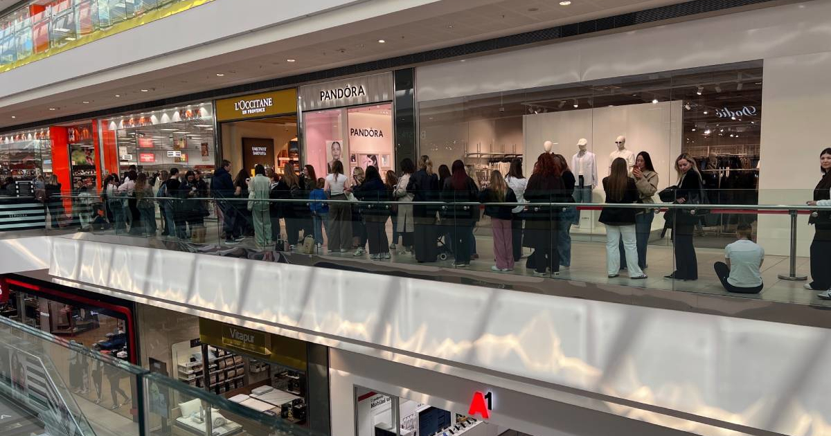 UŽIVO Zagrepčanke od 8 ujutro čekaju u redu za Sephoru koja se otvara u podne