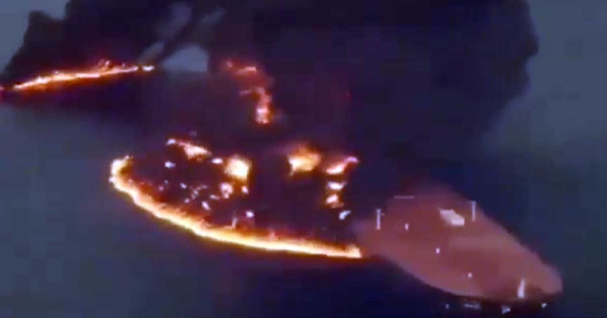 Iran objavio snimku: "Supertanker naletio na minu u Hormuzu, izbio ogroman požar"