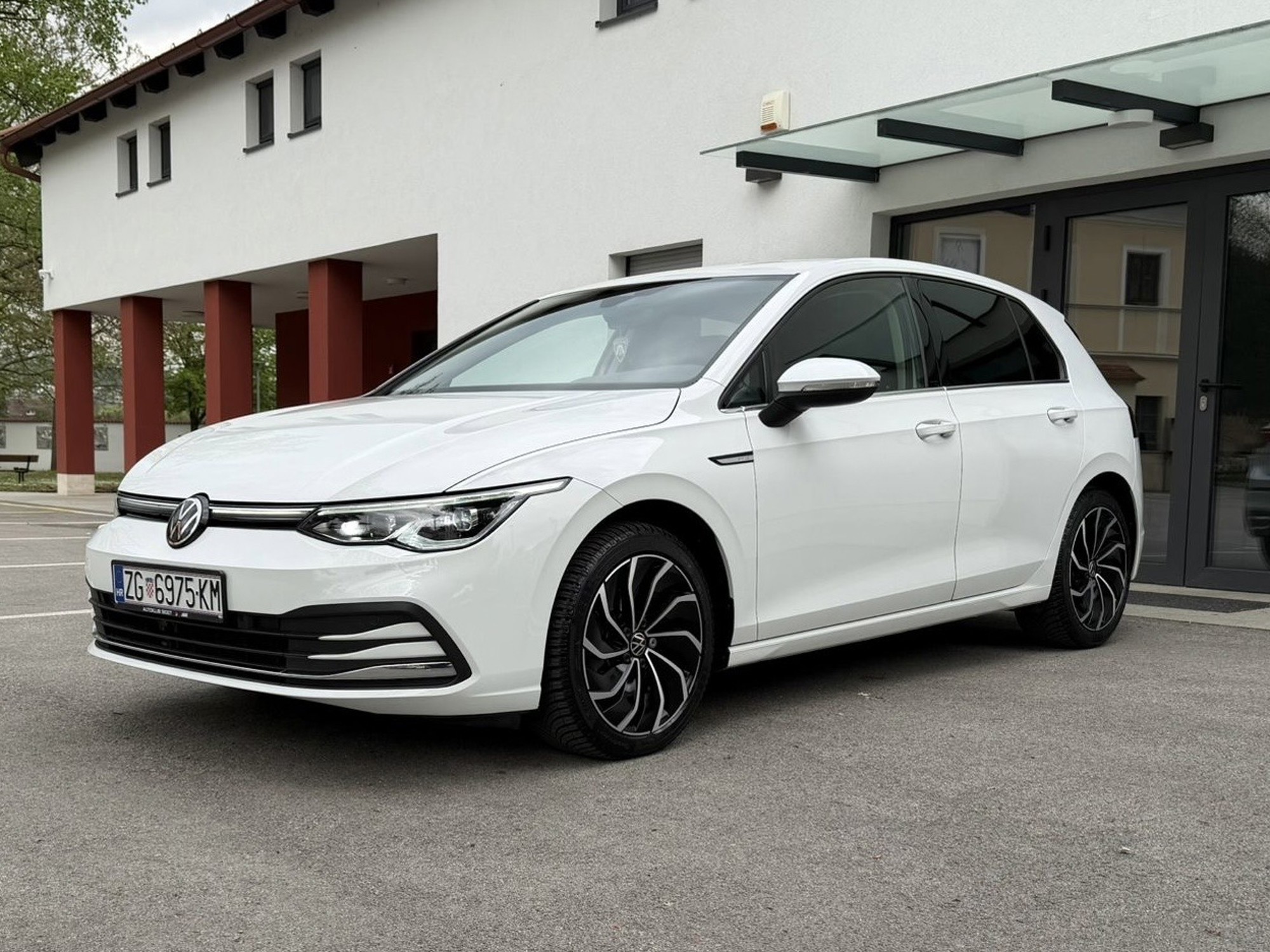 Najbolji auto oglasi: Golf 8 s bogatom opremom, pogledajte cijenu
